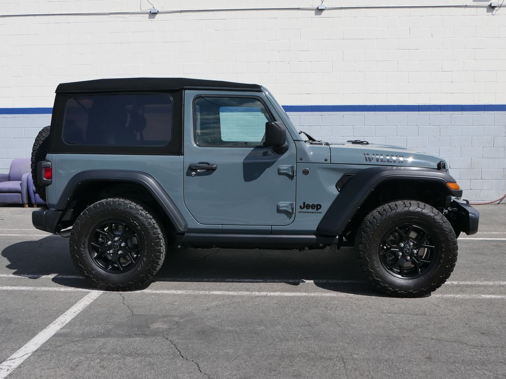 View vehicle photo 3