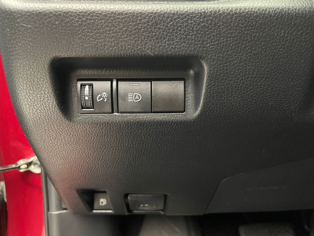 2021 Toyota RAV4 LE 19