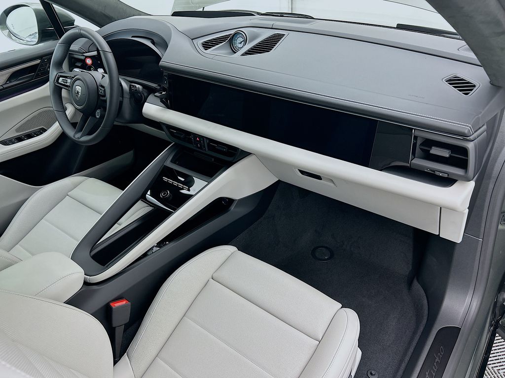 Thumbnail: 2025 Porsche Macan - 20