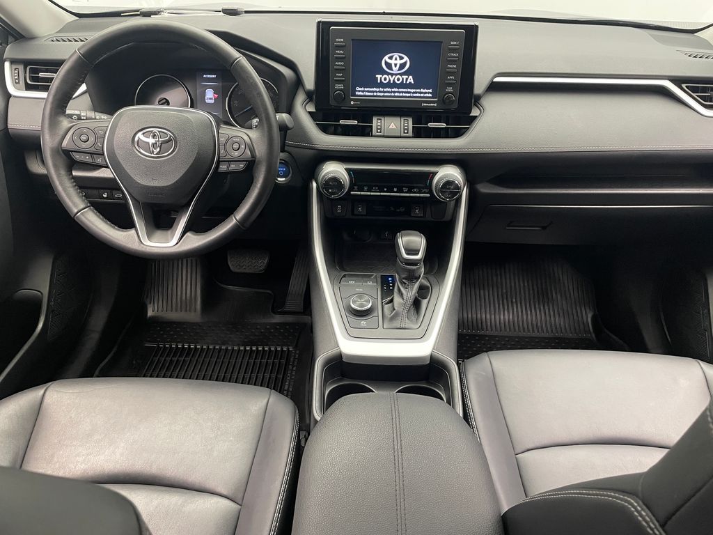 2021 Toyota RAV4 XLE Premium 19