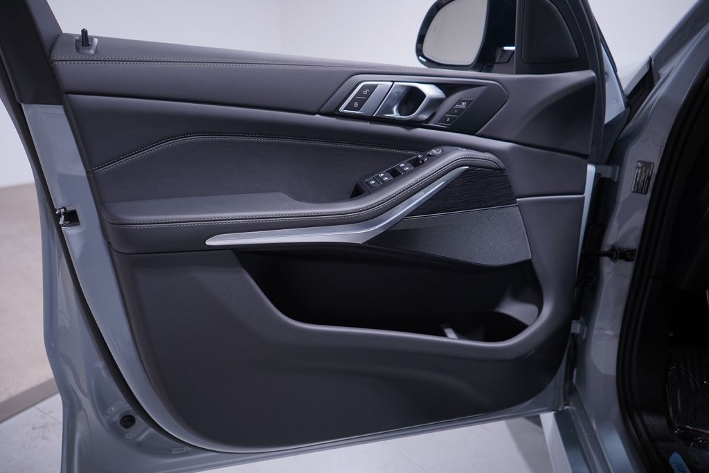 Thumbnail: 2026 BMW X5 - 10