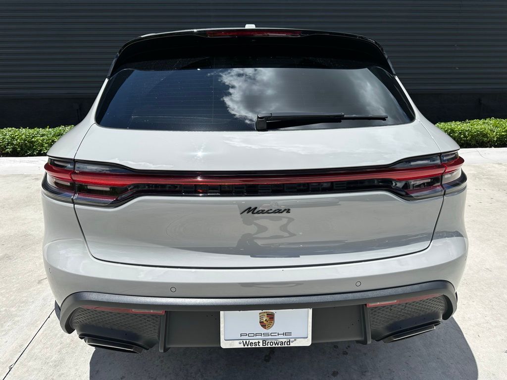2024 Porsche Macan  11