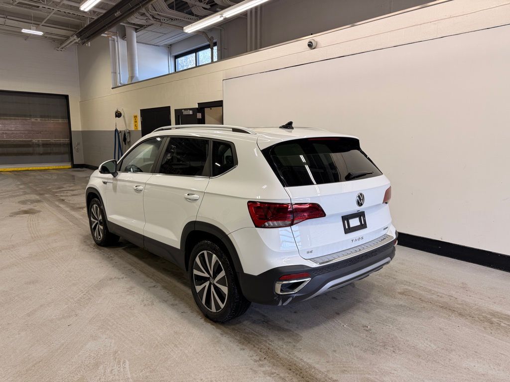 Thumbnail: 2022 Volkswagen Taos - 3