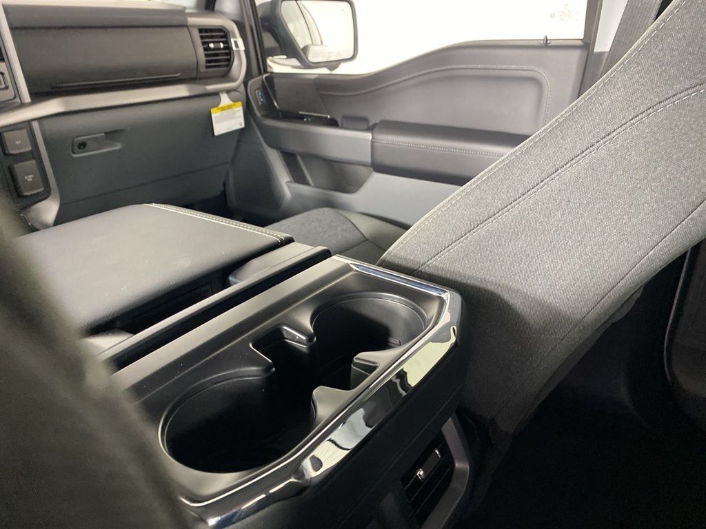 2025 Ford F-150 XLT - Photo 13