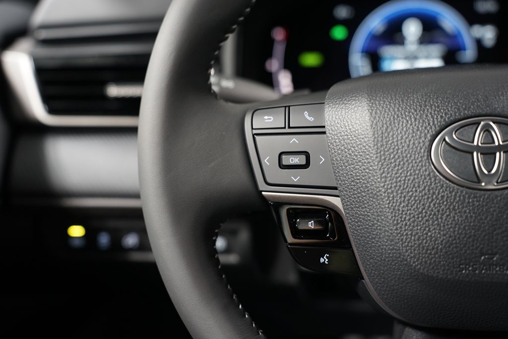 2025 Toyota Camry SE 14