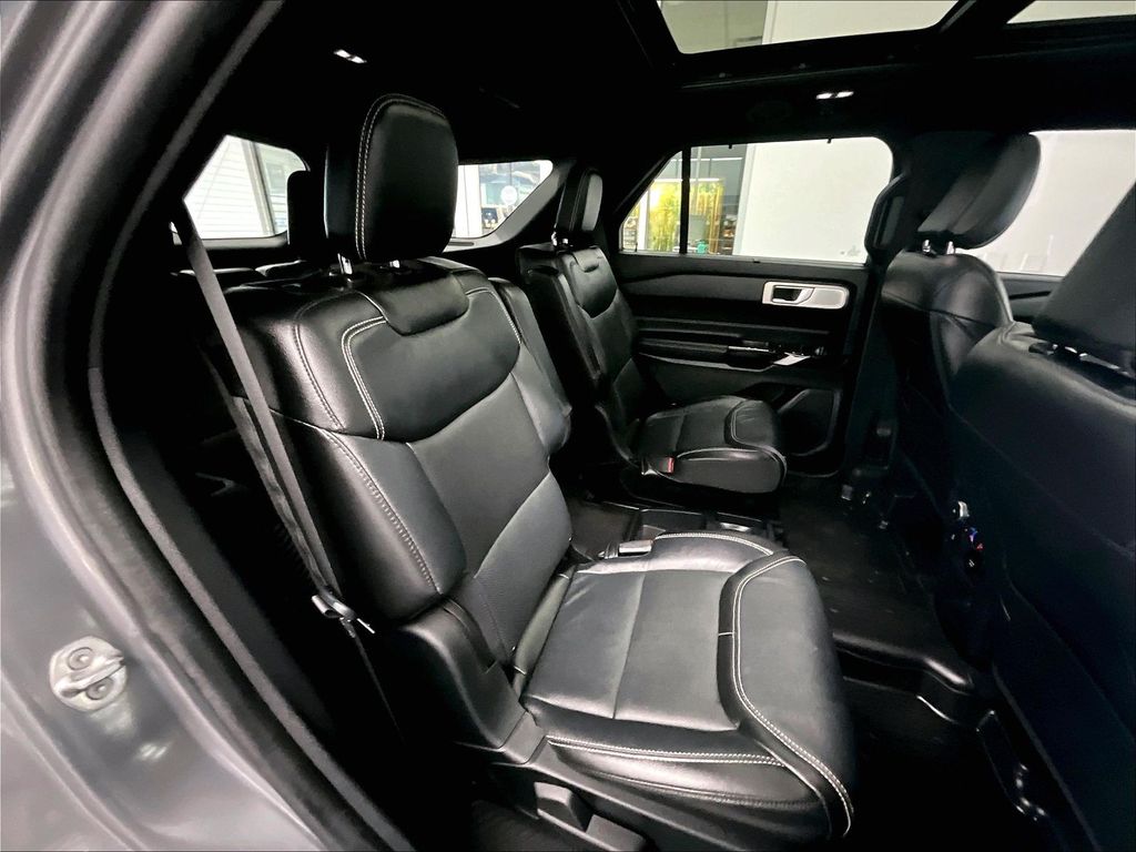 2021 Ford Explorer — photo 16
