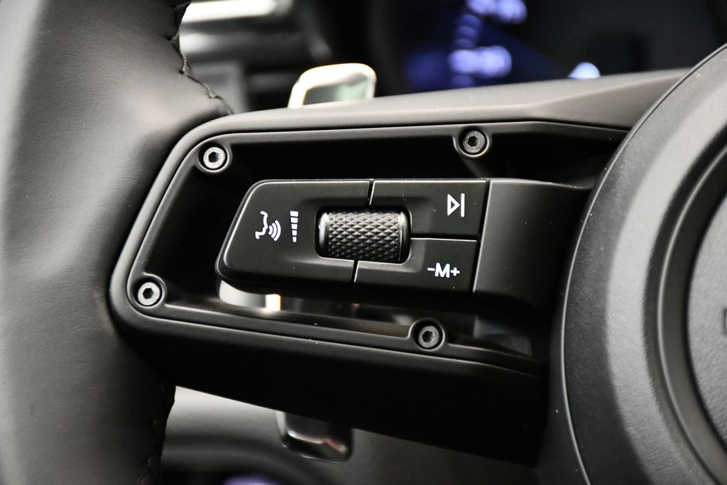 Thumbnail: 2026 Porsche Macan - 27