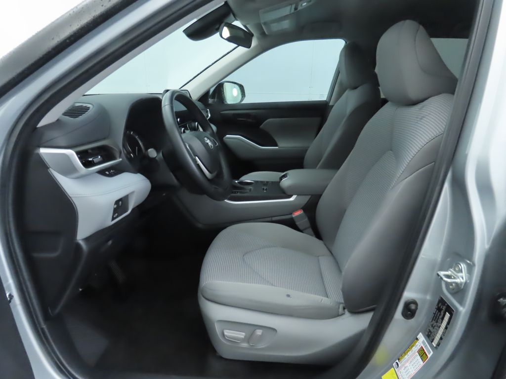 2023 Toyota Highlander LE 20