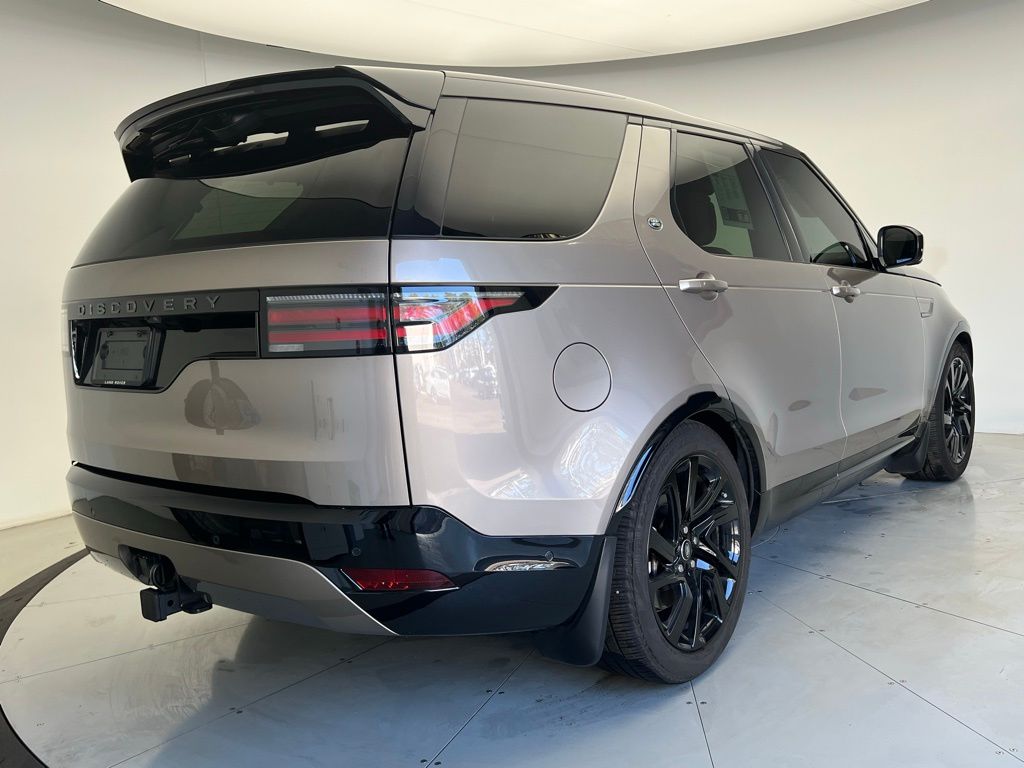 Thumbnail: 2025 Land Rover Discovery - 3