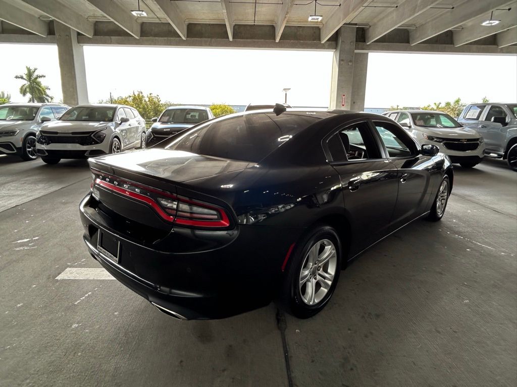 Used 2023 Pitch Black Clearcoat Dodge SXT image 4