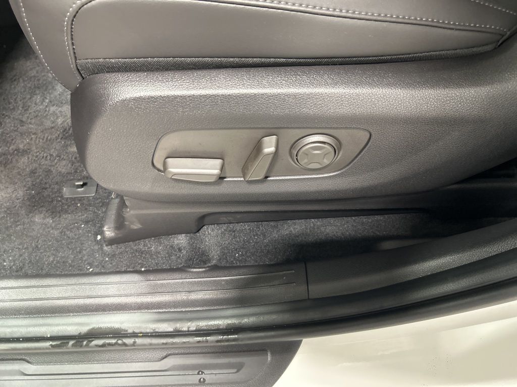 new 2026 Kia Carnival Hybrid car, priced at $1,164,713