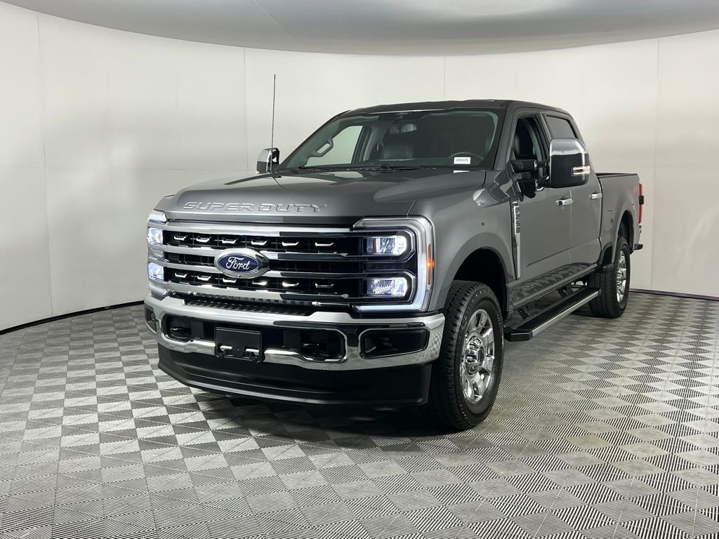 Used 2025 Gray Ford Lariat image 3