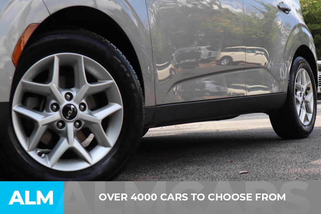 2023 Kia Soul LX photo 2