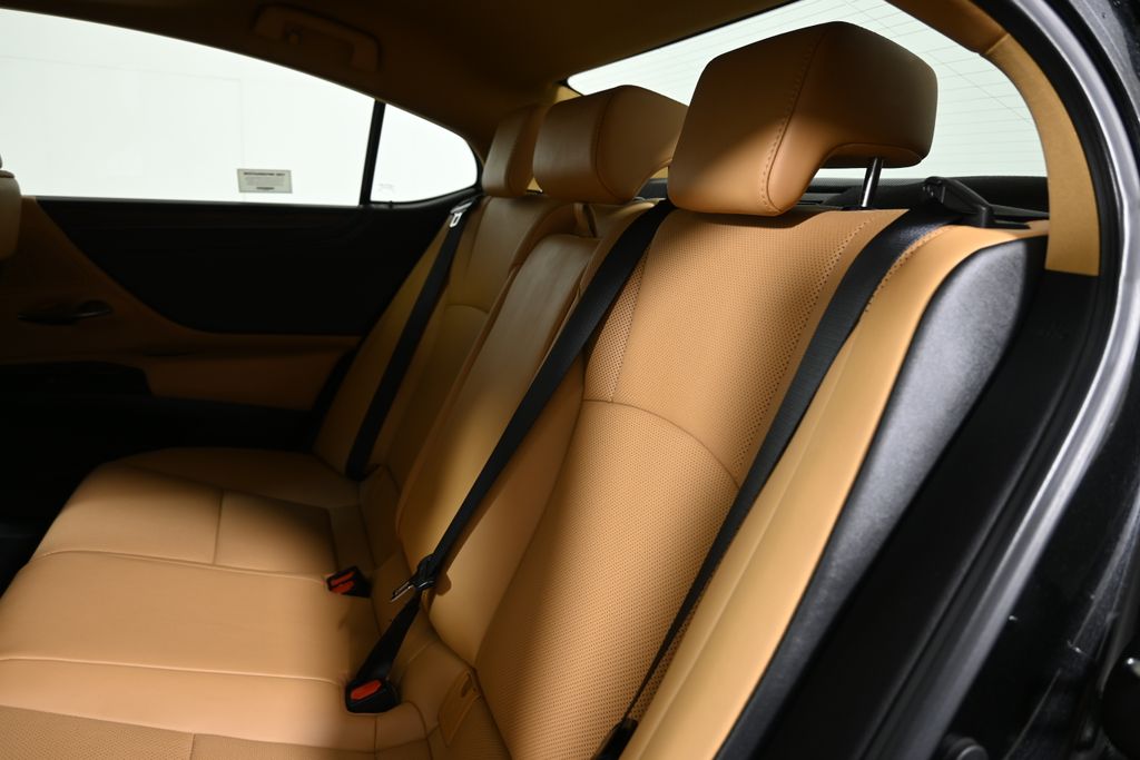 Thumbnail: 2025 Lexus ES - 4