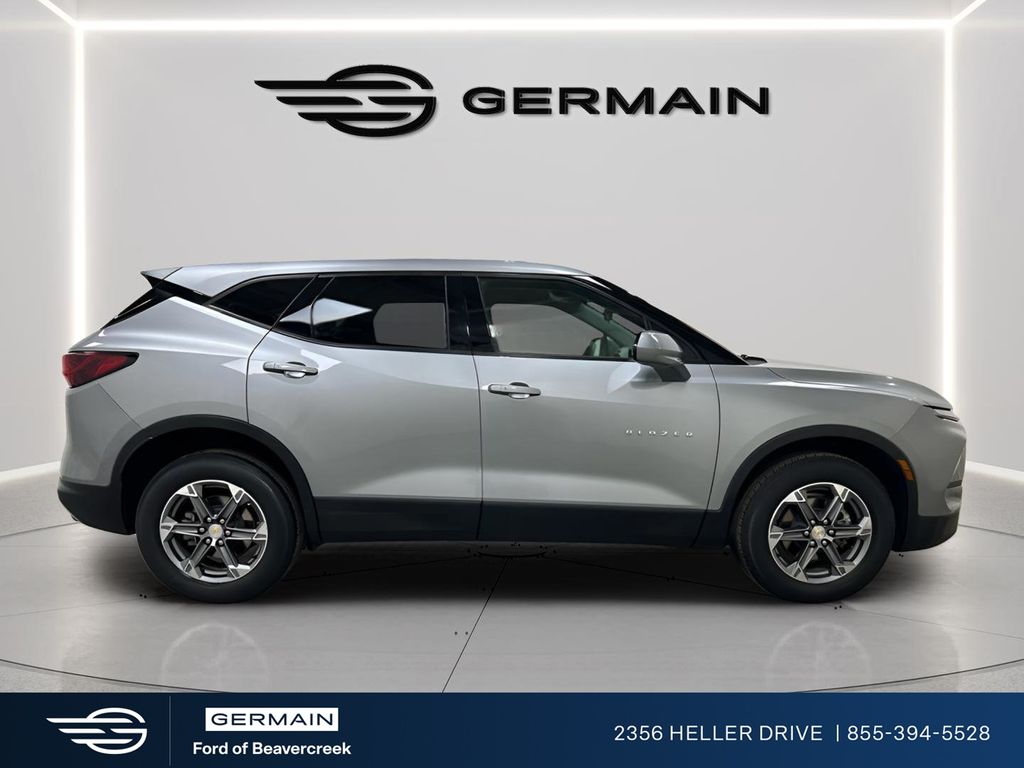 View vehicle photo 7