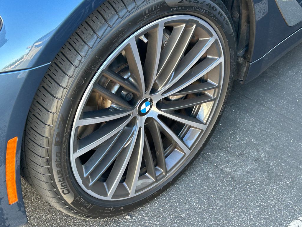 Thumbnail: 2023 BMW 5 Series - 3