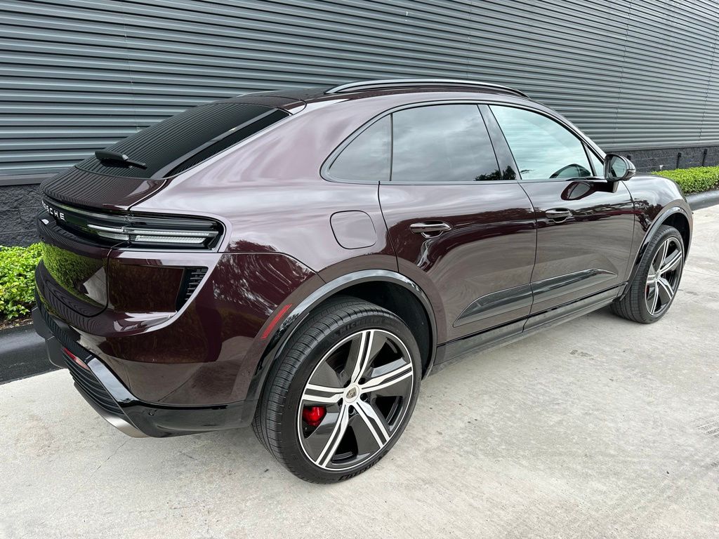 Thumbnail: 2024 Porsche Macan - 10