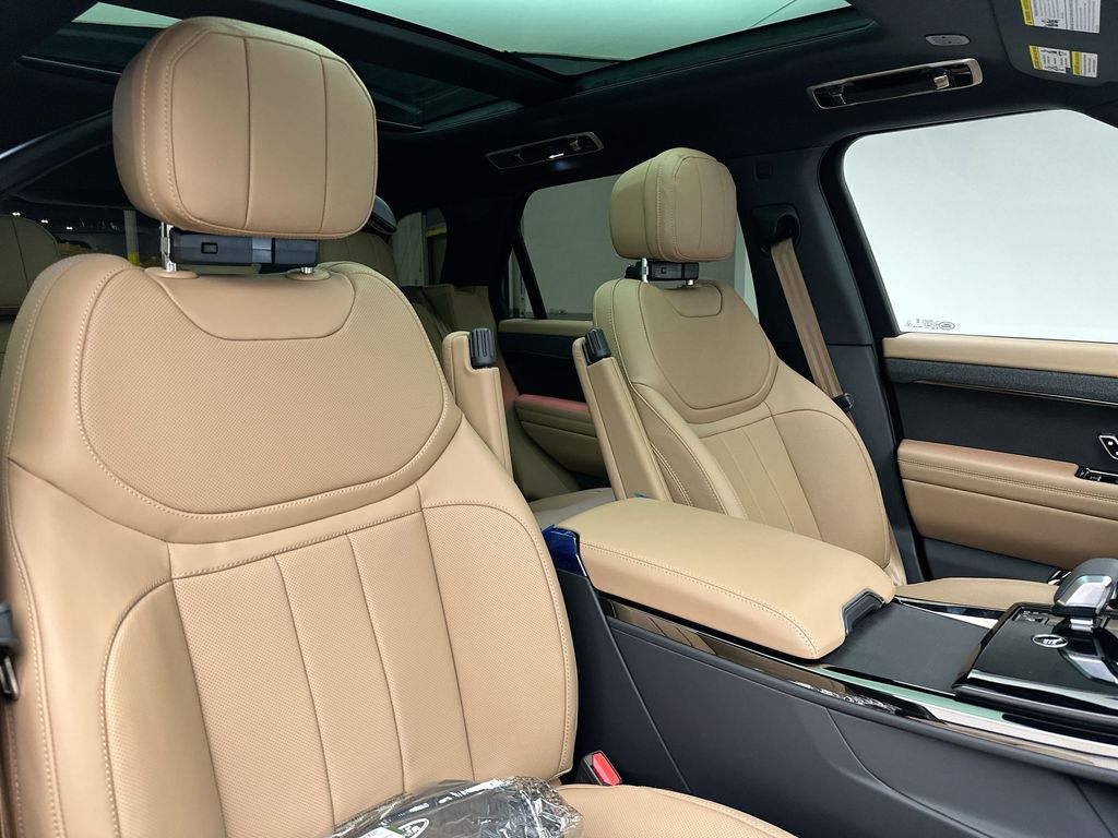 Thumbnail: 2025 Land Rover Range Rover Sport - 5