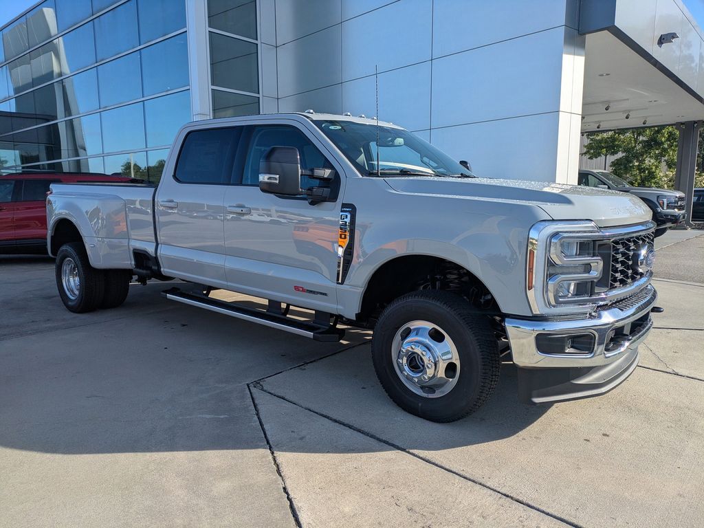 2026 Ford F-350 Super Duty LARIAT