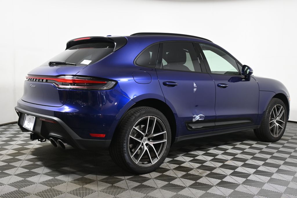 Thumbnail: 2022 Porsche Macan - 10