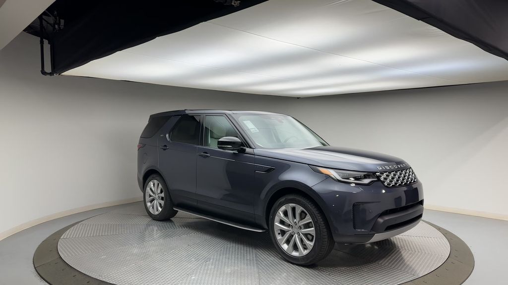 2024 Land Rover Discovery S 2