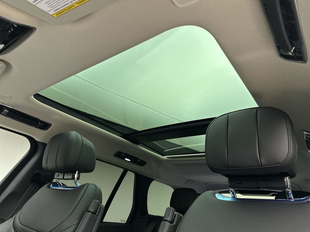 Thumbnail: 2023 Land Rover Range Rover - 6