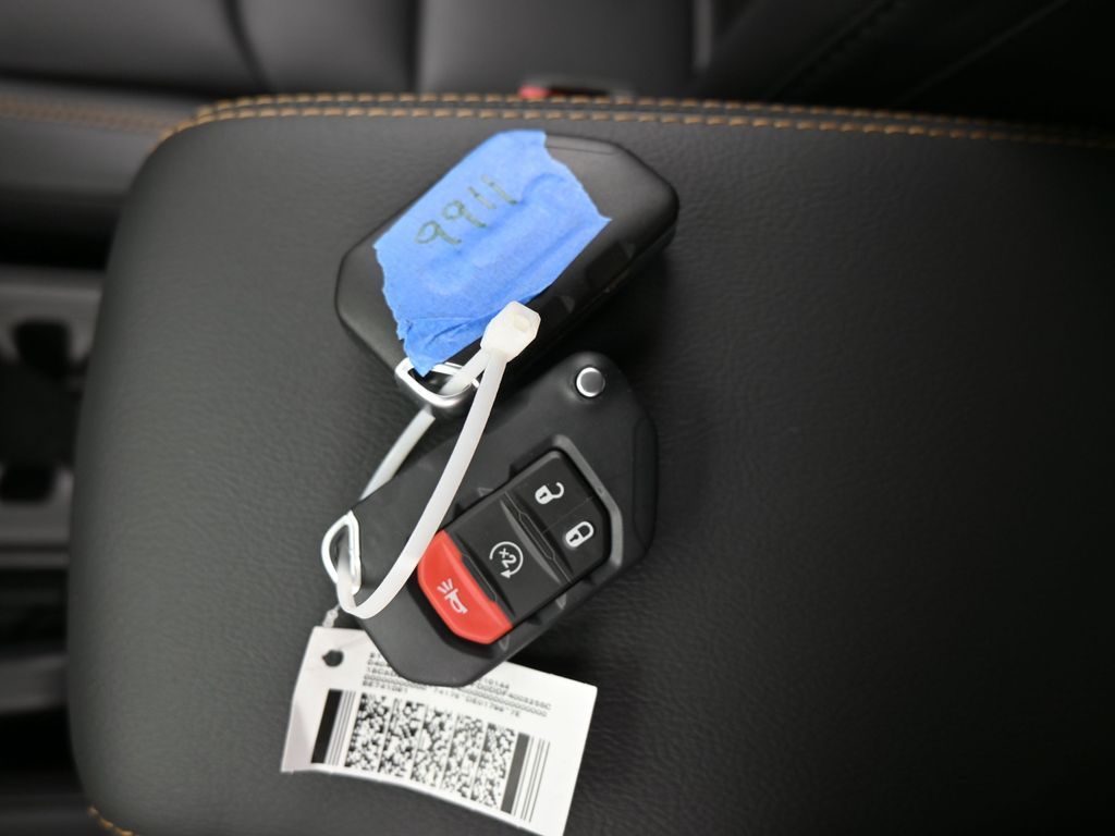 New 2026 Granite Crystal Metallic Clearcoat Jeep Sahara image 17