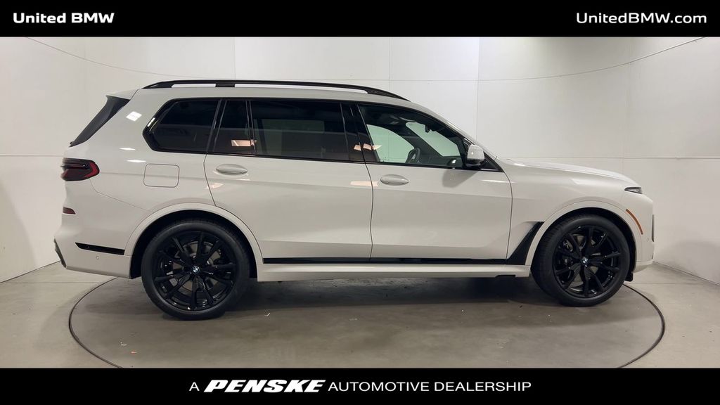 Thumbnail: 2026 BMW X7 - 9