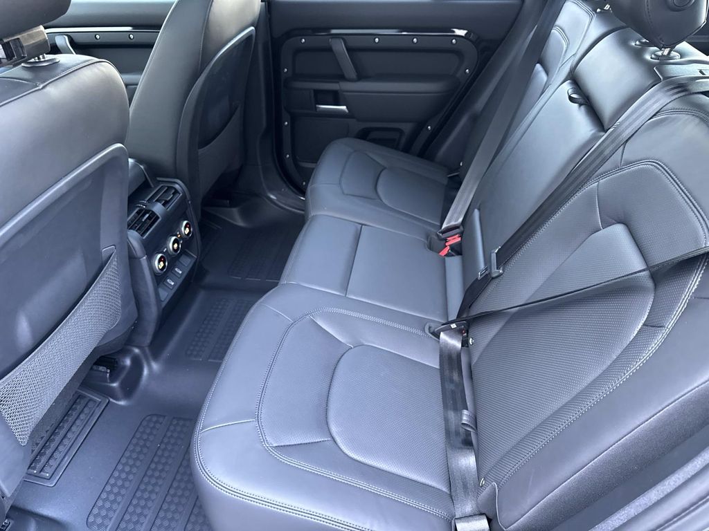 New 2026 Black Land Rover X-Dynamic SE image 15