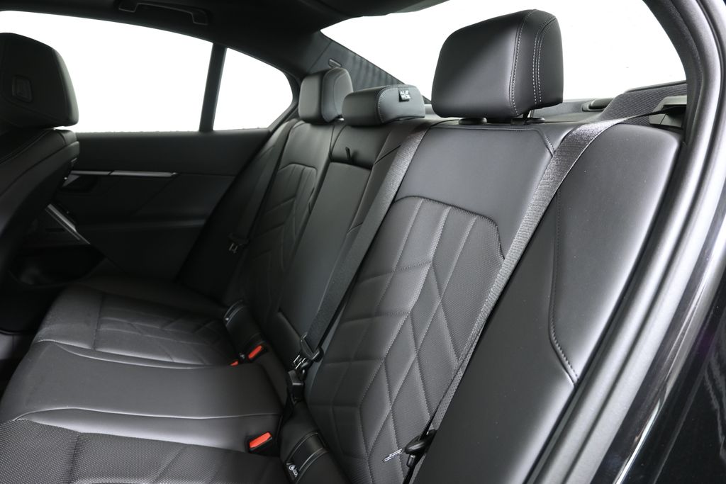 Thumbnail: 2026 BMW 5 Series - 5