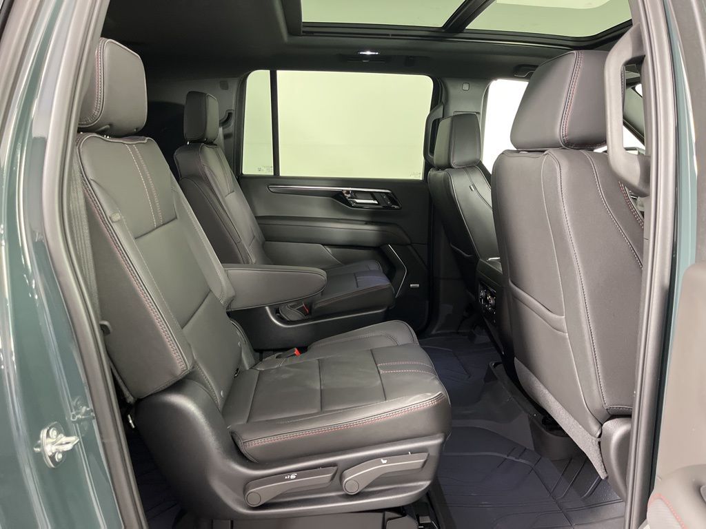 2025 Chevrolet Suburban RST 13