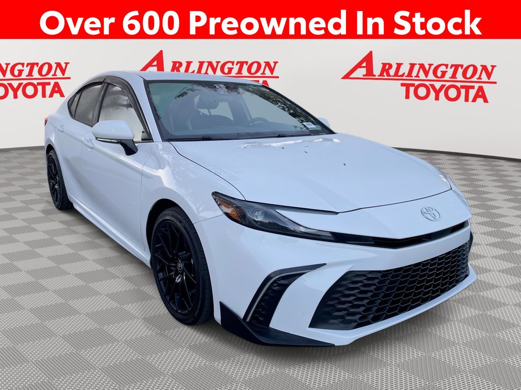 2026 Toyota Camry SE FWD