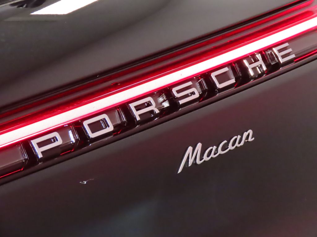 Thumbnail: 2026 Porsche Macan - 12