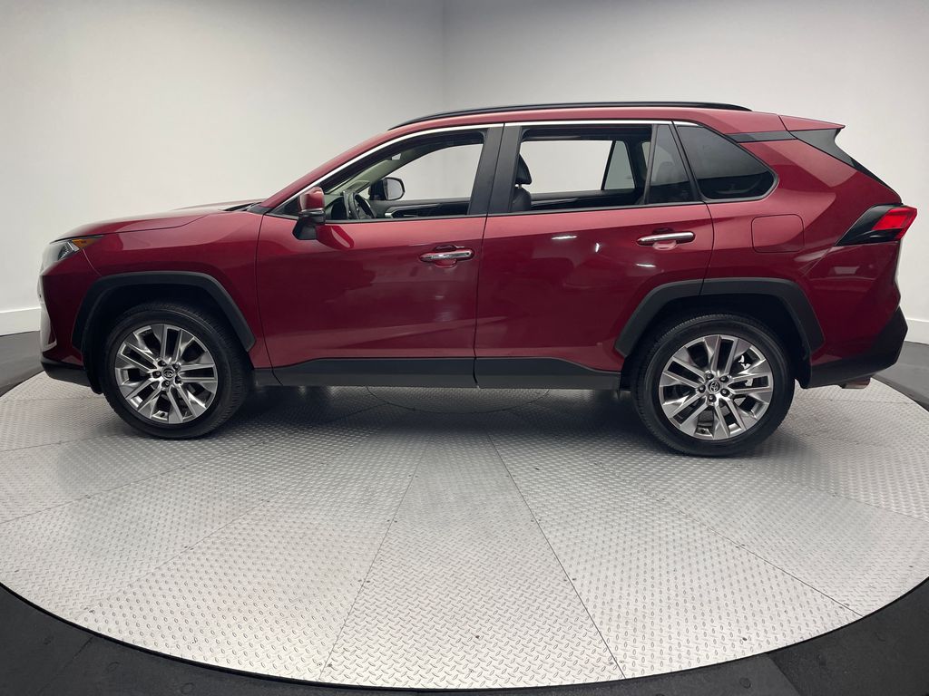 Thumbnail: 2021 Toyota RAV4 - 8
