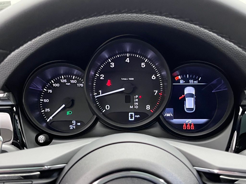 2025 Porsche Macan  11