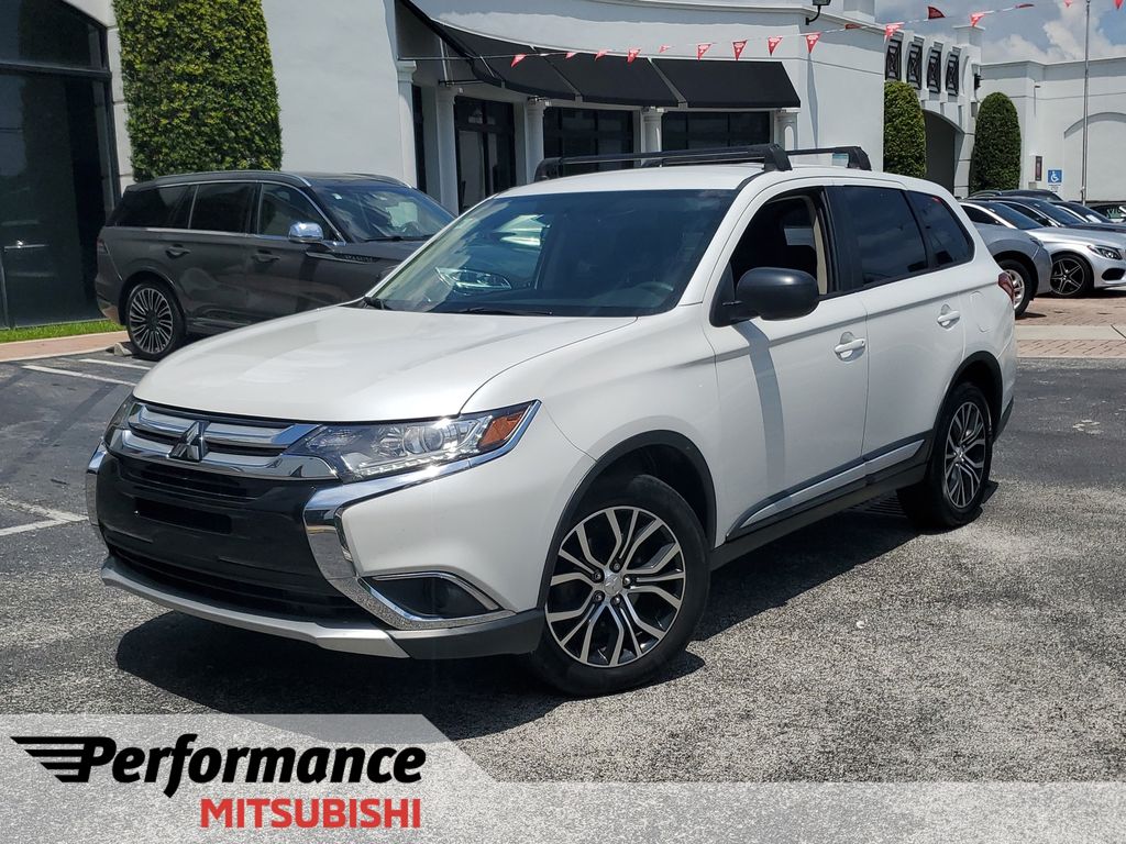 Diamond White Pearl 2018 Mitsubishi Outlander SUV / Crossover All-Wheel Drive Continuously Variable Transmission