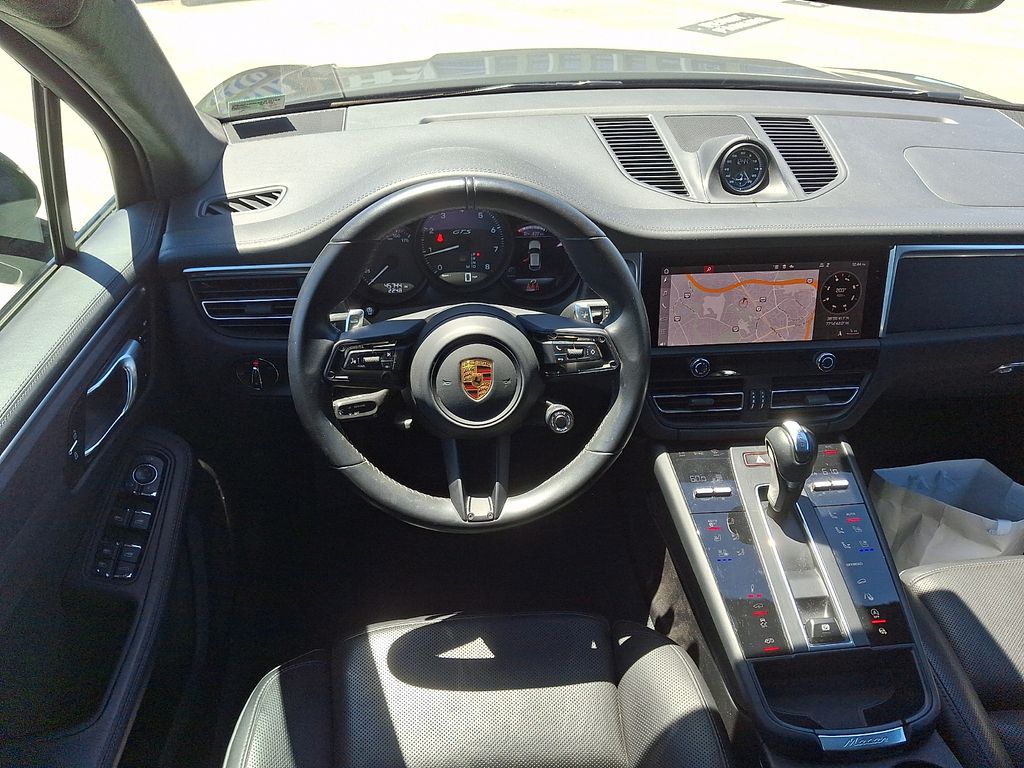 Thumbnail: 2022 Porsche Macan - 13