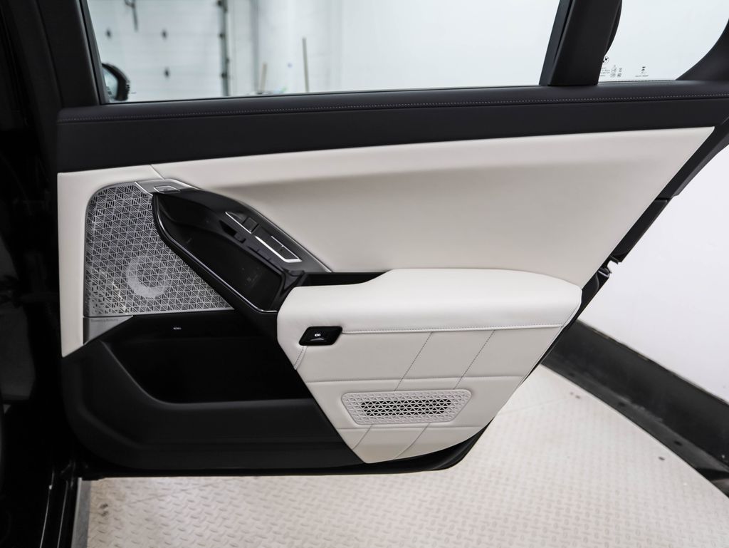 Thumbnail: 2026 BMW 7 Series - 26