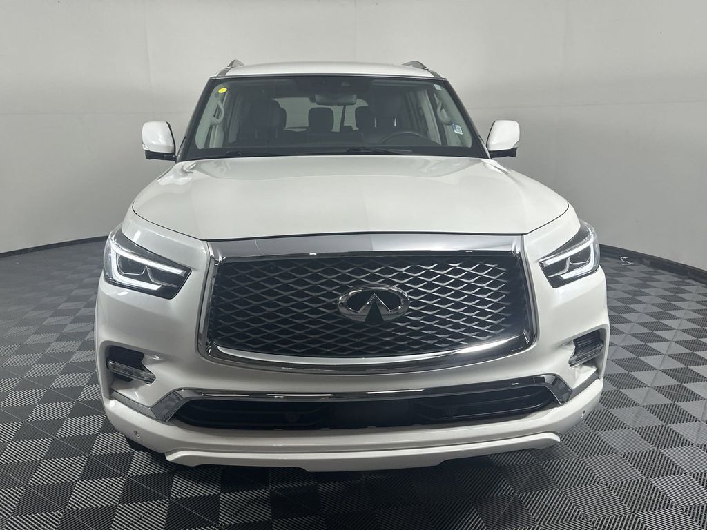 2023 INFINITI QX80 LUXE 2