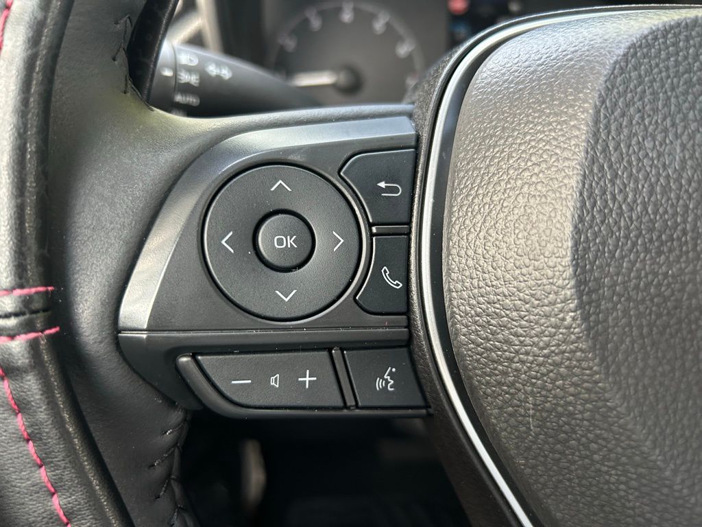 2024 Toyota Corolla Cross LE 24