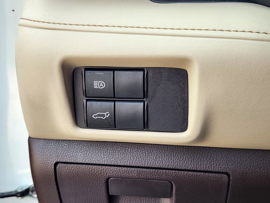 2022 Toyota Highlander Hybrid XLE Beige at Toyota of Victoria