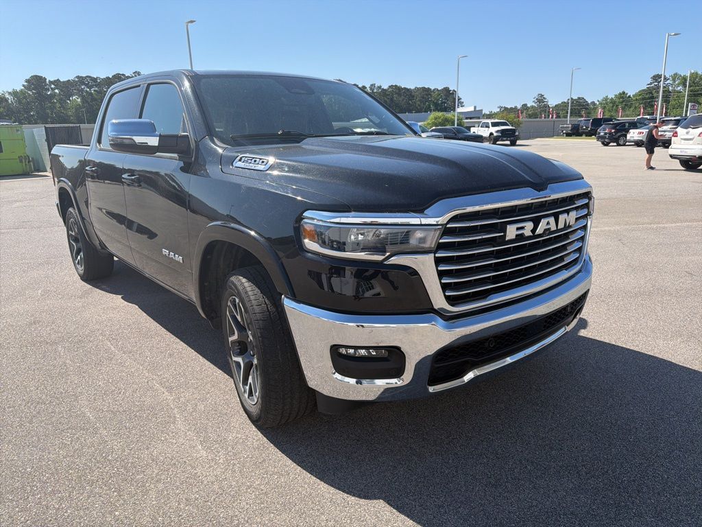 Diamond Black Crystal Pearlcoat 2025 RAM 1500 Pickup Truck Four-Wheel Drive 8-Speed Automatic