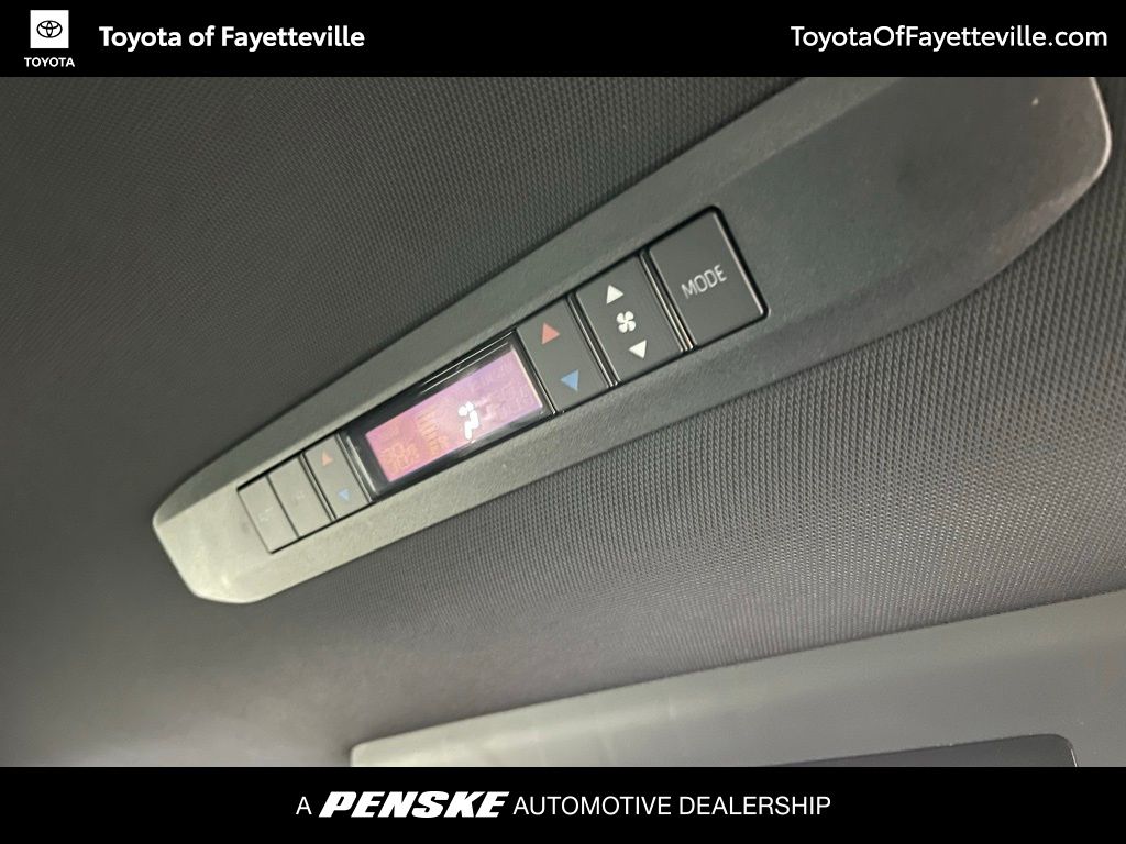 2025 Toyota Sienna XSE 10
