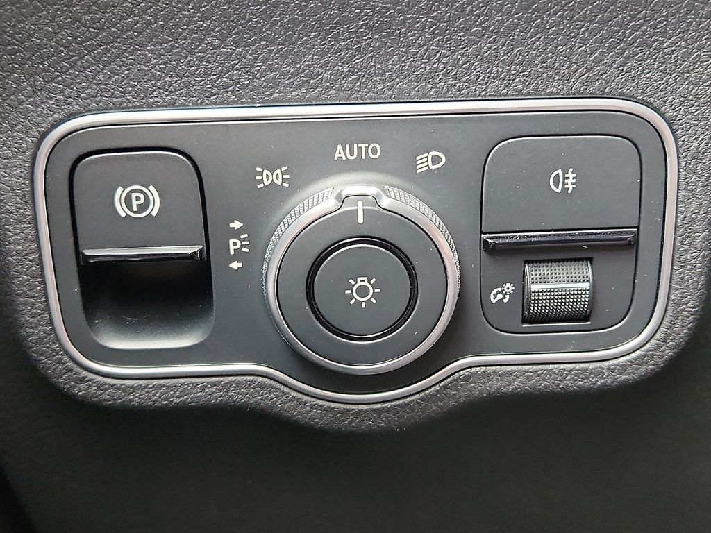 Thumbnail: 2023 Mercedes-Benz EQB - 26