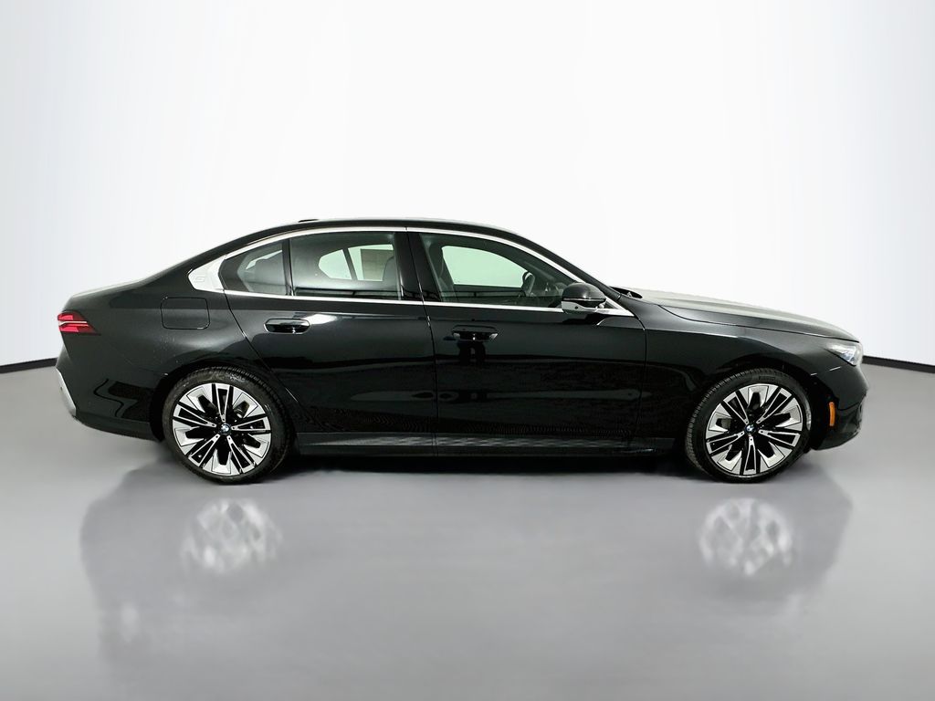Thumbnail: 2026 BMW i5 - 4