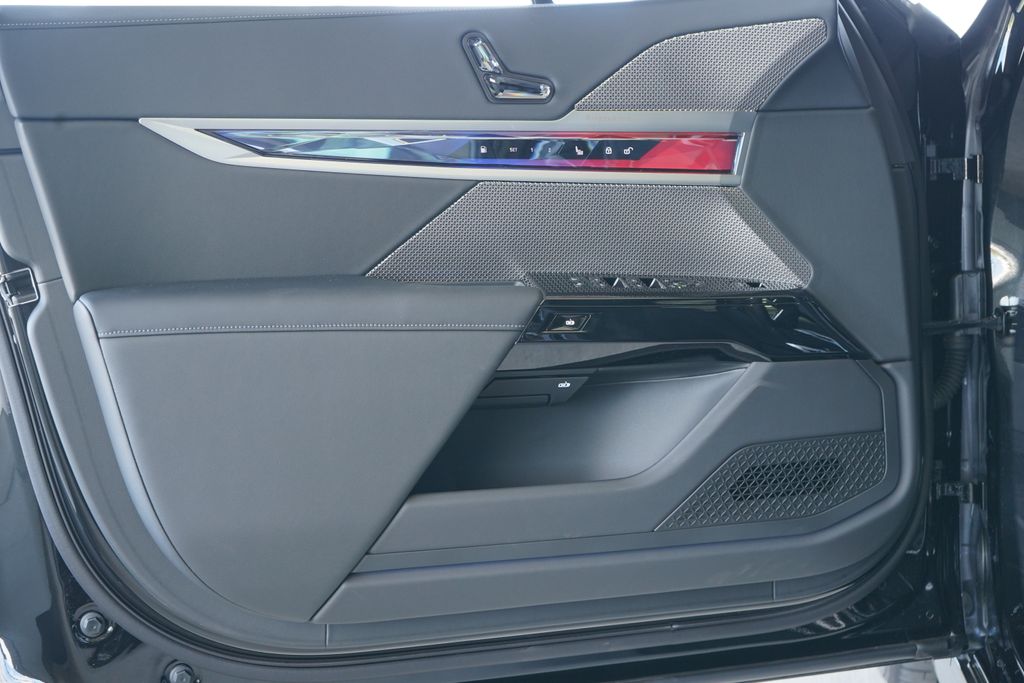 Thumbnail: 2026 BMW 7 Series - 11