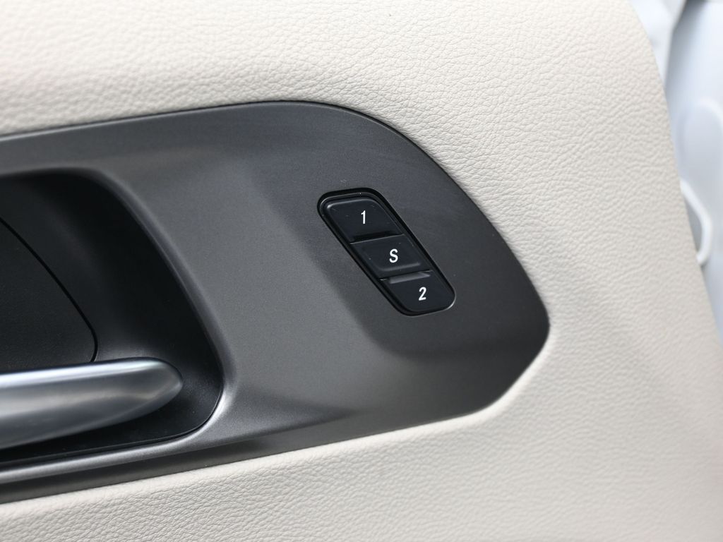 Used 2023 Bright White Clearcoat Chrysler Touring L image 17