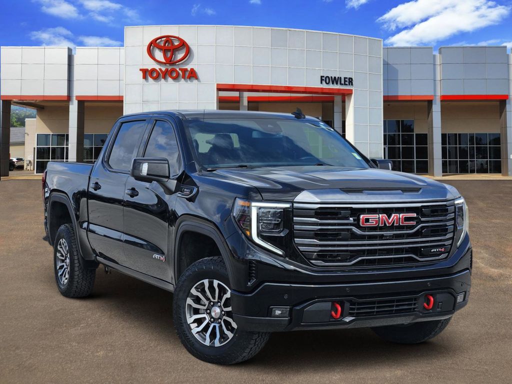 2023 GMC Sierra 1500 AT4 Crew Cab 4WD