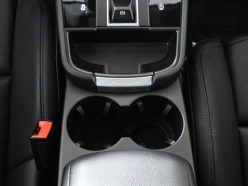 Thumbnail: 2025 Porsche Macan - 26