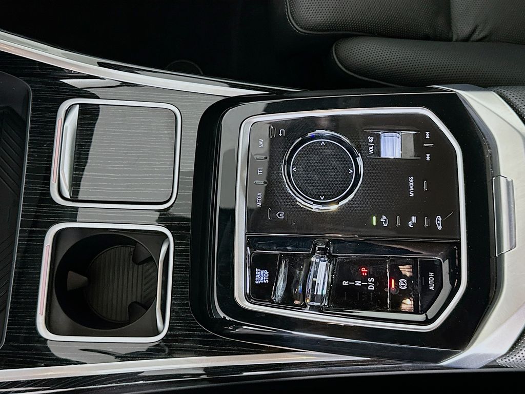 Thumbnail: 2025 BMW 7 Series - 17